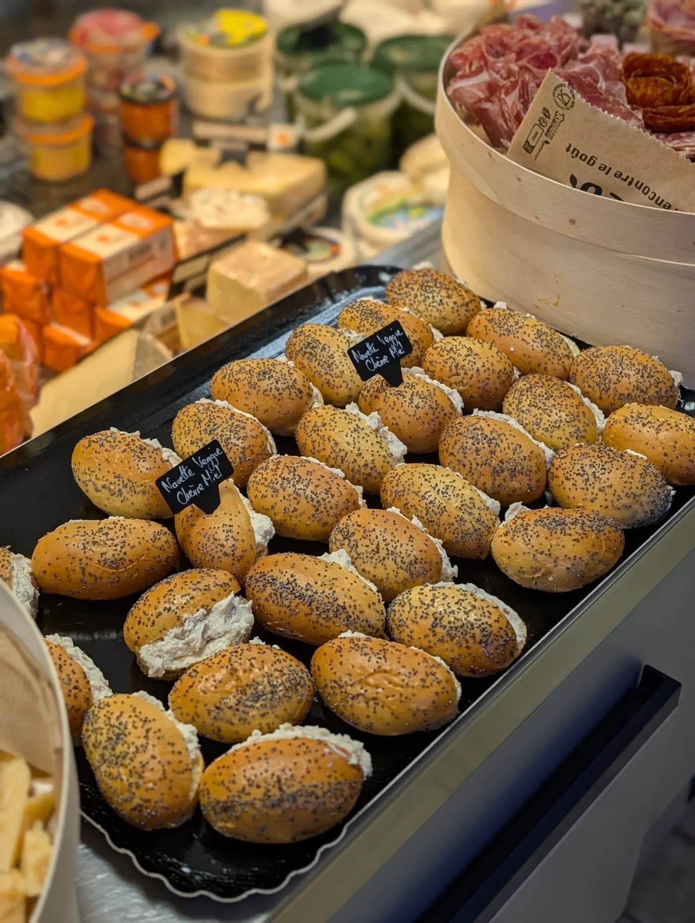 Plateau de navettes garnies au fromage frais