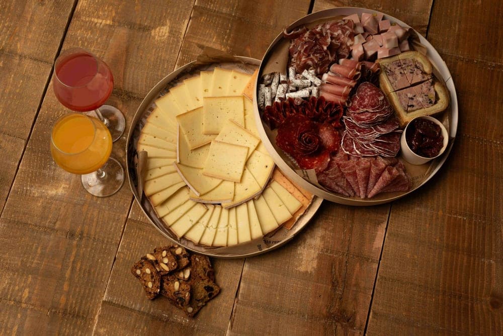 Plateau de fromages et de charcuterie de la Fromagerie Meumeu