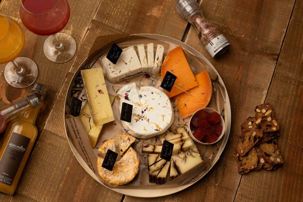 Plateau de fromages et de charcuterie de la Fromagerie Meumeu